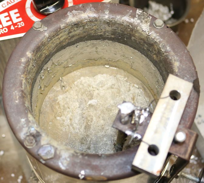 File:Mcmaster pb brick mold scale.jpg